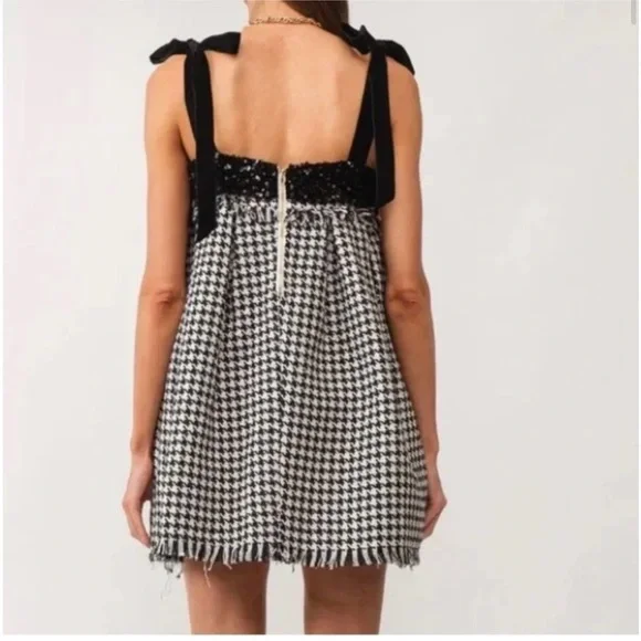 Chic Black and White Houndstooth Mini Dress - Picture 4 of 9